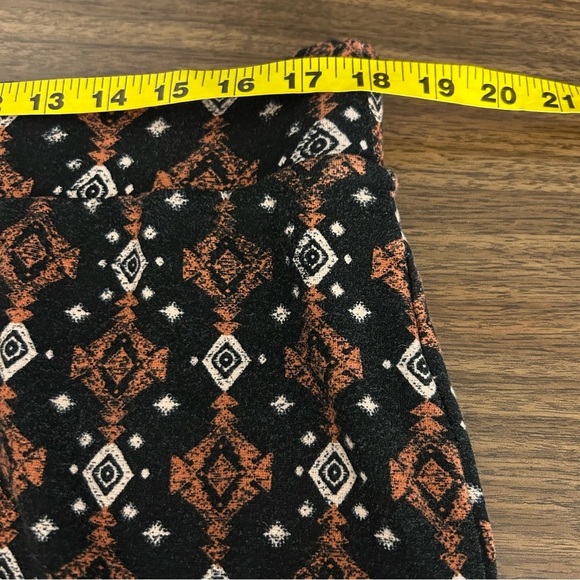 Torrid Stylish Black and Orange Patterned Skirt 1X - Picture 5 of 8